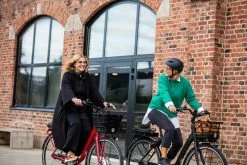 Crescent Elora 7-vxl Svart 2022 M. Säkerhetsfjäder 7 Crescent Elora 7-vxl Svart 2022 M. Säkerhetsfjäder -Elcykel Försäljning YEC977 46Crescent Elora cykeltur 1080x720 3